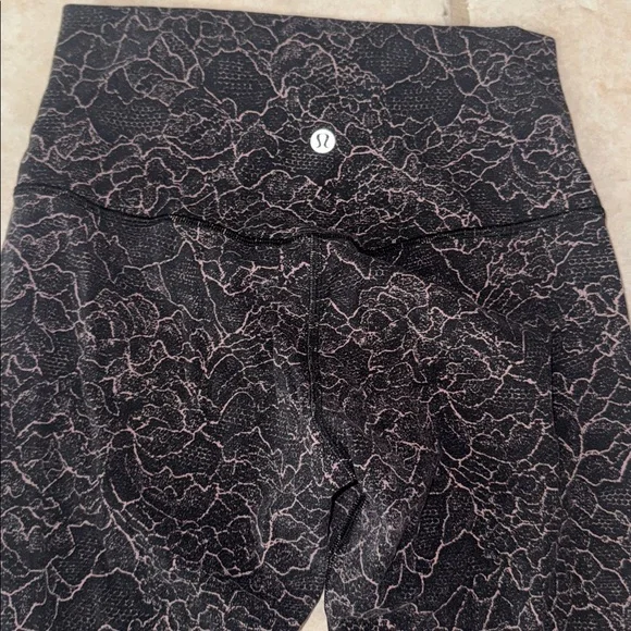 Lululemon - Picture 2 of 3